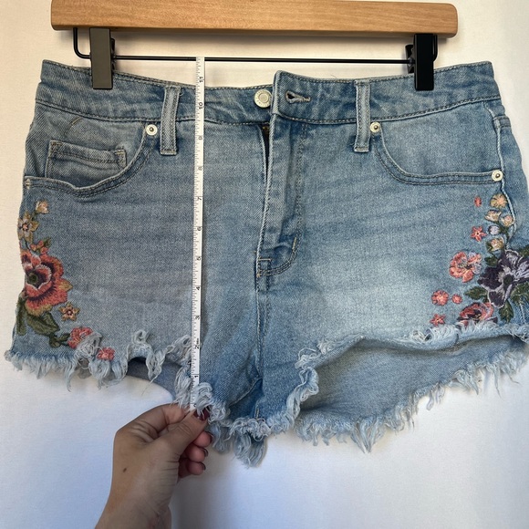 Mossimo Flower Embroidered cut off Jean Shorts - Picture 9 of 9